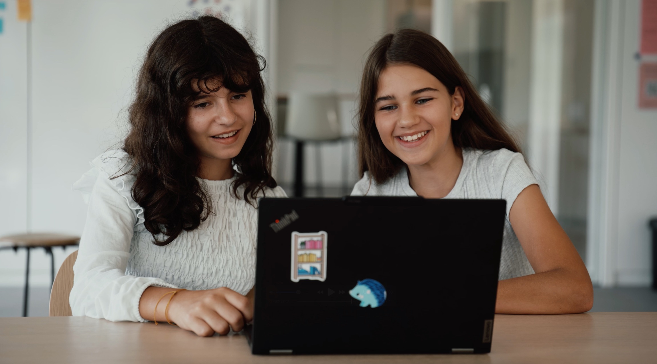 Digitale Resilienz. Ein Tool für KI- und Deepfake-Kompetenz bei Jugendlichen